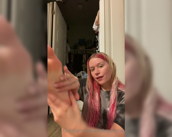 Skye aka Solesofskye OnlyFans - Watch me worship and sniff my sweaty feet, i know you want a taste