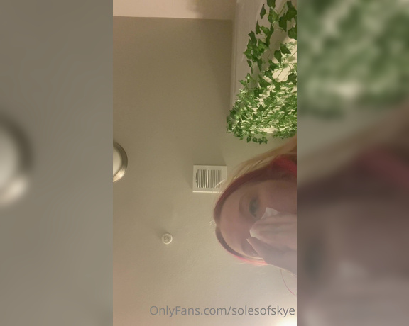 Skye aka Solesofskye OnlyFans - This might not have any feet in it and might not be your cup of tea, but I am testing out the waters