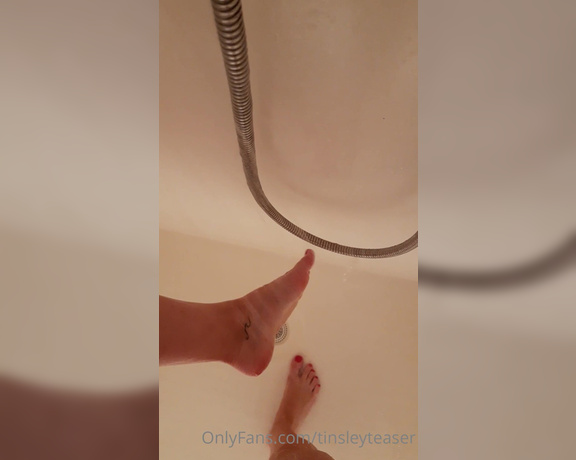 Tinsley Teaser aka Tinsleyteaser OnlyFans - Just had some fun in the dorm while showering How do you like