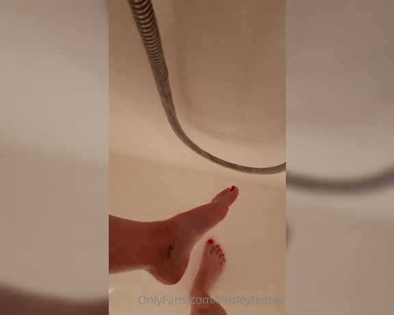 Tinsley Teaser aka Tinsleyteaser OnlyFans - Just had some fun in the dorm while showering How do you like