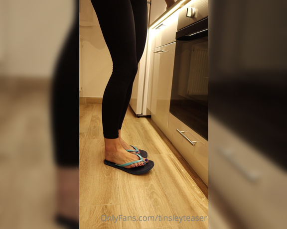 Tinsley Teaser aka Tinsleyteaser OnlyFans - Im cooking dinner while Im letting you stare at my feet What would you taste first The food