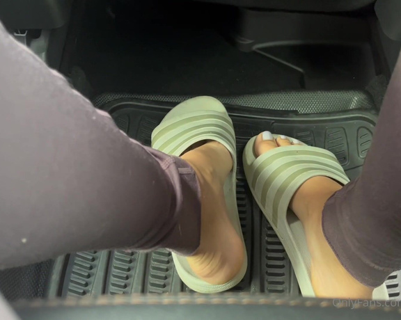 Baby Tee aka Babyteeasmr OnlyFans - A little clip of my feet in an Uber getting driven to my errands ) giantess video up soon xox