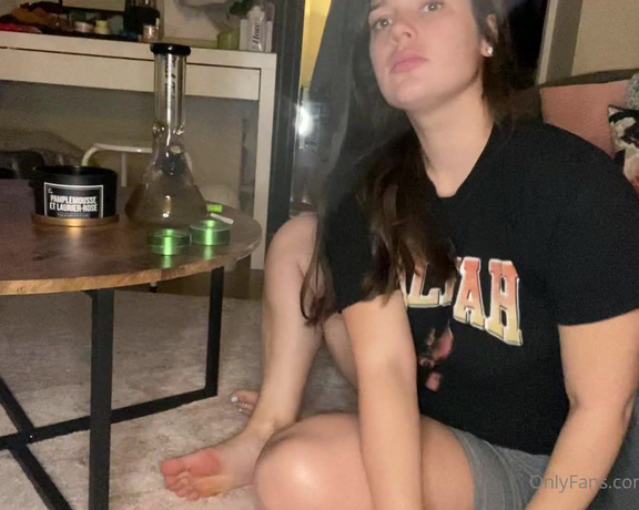 Baby Tee aka Babyteeasmr OnlyFans - POV your friend invites you to smoke bong with her so you hangout and she lets you suck her toes