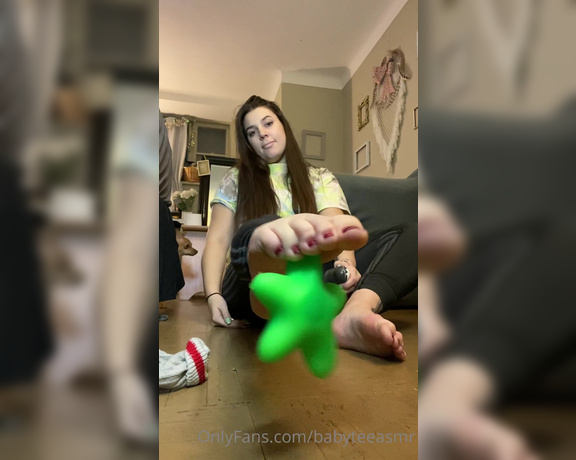 Baby Tee aka Babyteeasmr OnlyFans - Squishing little toys with my big feet