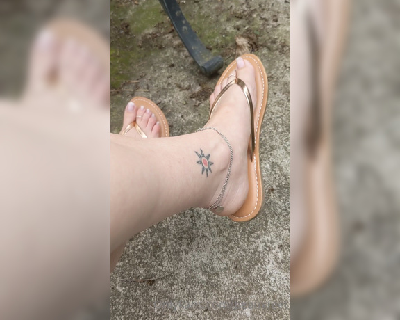 Beauxfeet aka Beauxfeet OnlyFans - Flip flops and natural nails