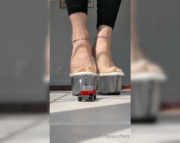 Beauxfeet aka Beauxfeet OnlyFans - Giantess in pleasers to crush you What a pleasure