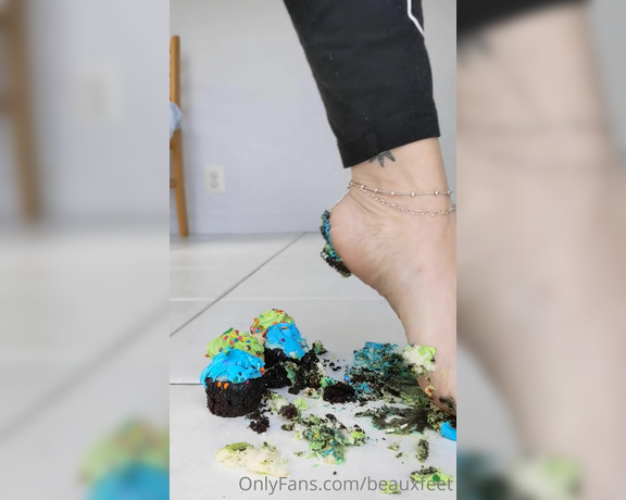 Beauxfeet aka Beauxfeet OnlyFans - Cupcake crush