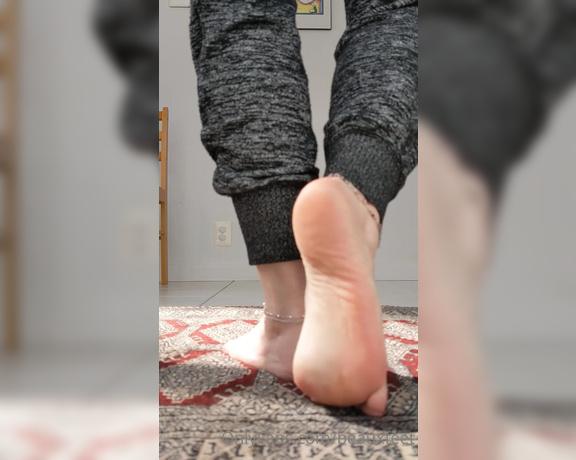 Beauxfeet aka Beauxfeet OnlyFans - Taking off my slippers and socks, now smell and lick my feet