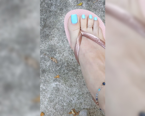 Beauxfeet aka Beauxfeet OnlyFans - Blue pedicure and pink flip flops  swipe for video 6