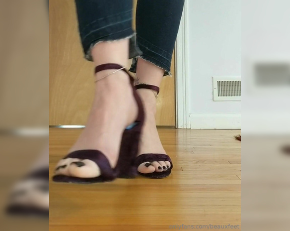 Beauxfeet aka Beauxfeet OnlyFans - Look at me! Im in heels