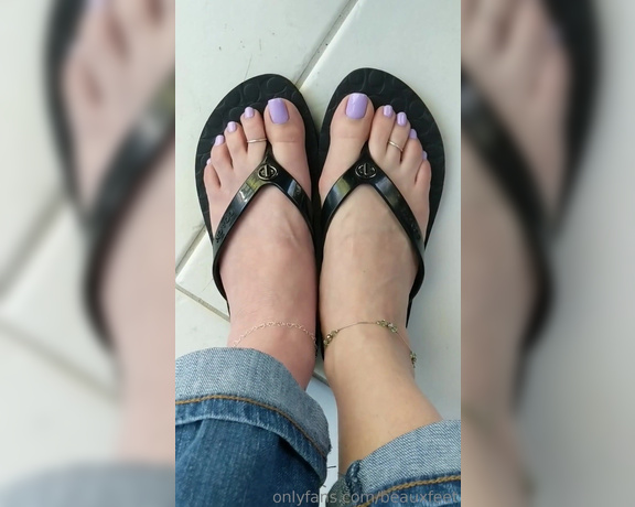 Beauxfeet aka Beauxfeet OnlyFans - Flip flop click