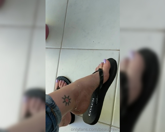 Beauxfeet aka Beauxfeet OnlyFans - Flip flop click