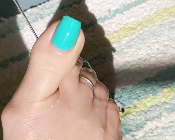 Beauxfeet aka Beauxfeet OnlyFans - Sunny Toes and Swipe for Slow Motion Video AMAZING!!! 4