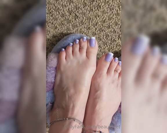 Beauxfeet aka Beauxfeet OnlyFans - New pedicure looking perfect with my Ugg slippers