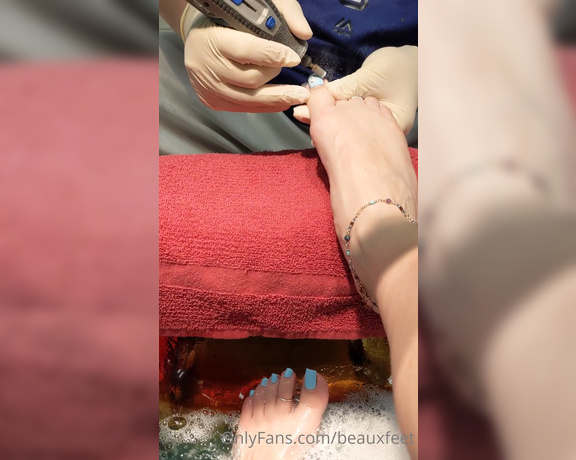 Beauxfeet aka Beauxfeet OnlyFans - At the salonI use gel polish Goodbye blue 1