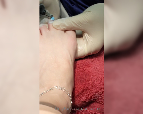 Beauxfeet aka Beauxfeet OnlyFans - At the salonI use gel polish Goodbye blue 1