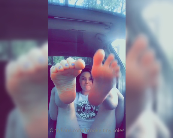 Brooke tiny soles aka Brooke.tiny.soles OnlyFans - Good morning stare at these soft wrinkles