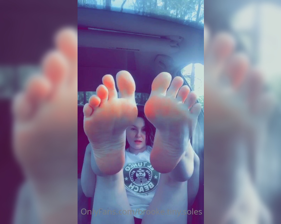 Brooke tiny soles aka Brooke.tiny.soles OnlyFans - Good morning stare at these soft wrinkles