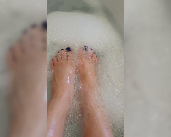 GoddessAmyWynters aka Amywynters OnlyFans - Clip  only good thing about me being sick is the bath feet!