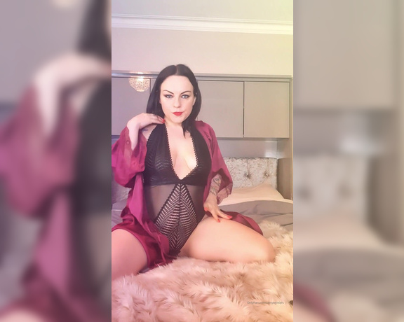 GoddessAmyWynters aka Amywynters OnlyFans - Clip  Turning my bedroom into a strip club