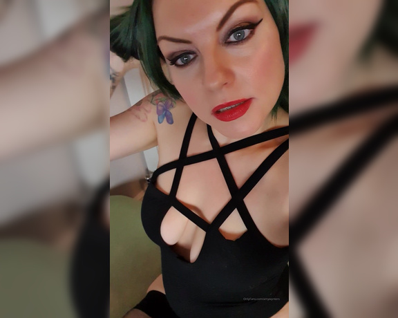 GoddessAmyWynters aka Amywynters OnlyFans - Clip  Green Hair Dont Care!