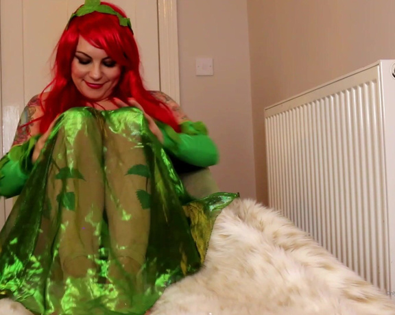 GoddessAmyWynters aka Amywynters OnlyFans - Full HD 8 Minute Clip Poison Ivys Deadly Feet Poison Ivy has discovered that the deadly toxins that