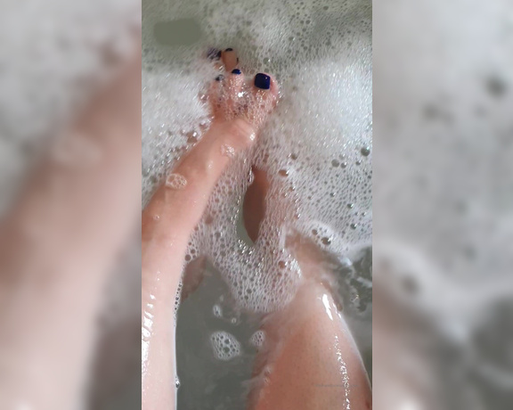 GoddessAmyWynters aka Amywynters OnlyFans - Clip  Morning boys & girls Im still really poorly today just having a bath to try make self feel