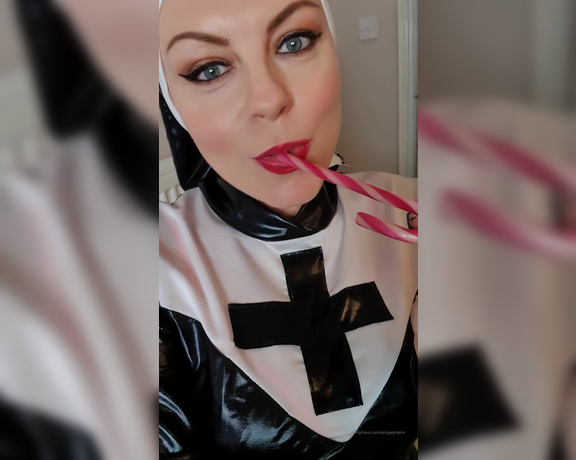 GoddessAmyWynters aka Amywynters OnlyFans - Clip  Hmmmm candy