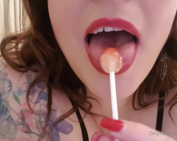 GoddessAmyWynters aka Amywynters OnlyFans - This one’s for the cuckies & losers amongst you  watch that lolly slipping in between my juicy