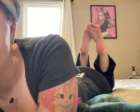 Valerie aka Valeriewhitebby OnlyFans - My cute feet