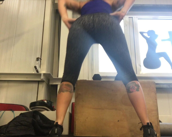 Adreena Cuckoldress aka Adreenacuckoldress OnlyFans - #mondaymotivation Quick work out before I fly out to NYC! Excited for hotel gyms change of scener