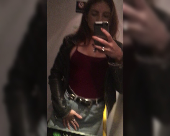 Adreena Cuckoldress aka Adreenacuckoldress OnlyFans - Train Loo Mirrors are good for this kind of selfie