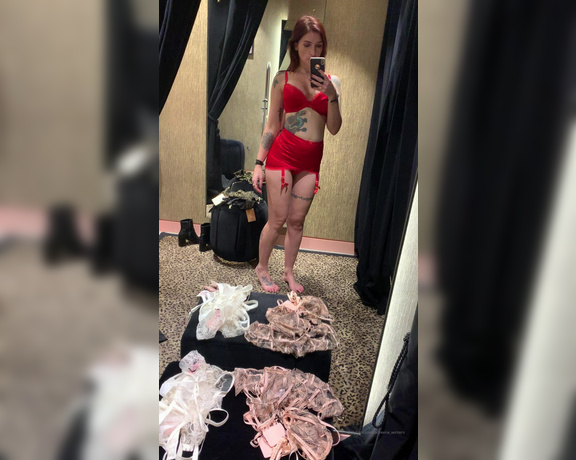 Adreena Cuckoldress aka Adreenacuckoldress OnlyFans - Trying on new lingerie today