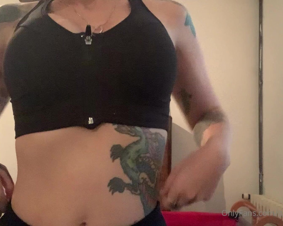 Adreena Cuckoldress aka Adreenacuckoldress OnlyFans - #MondayMotivation Is my sports bra too small