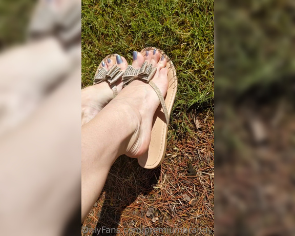 Brandy Elliott aka Premiumbrandy OnlyFans - BlueGreenPurple Holographic Toes Flip flop Play I was just trying to make a new flip flop play but