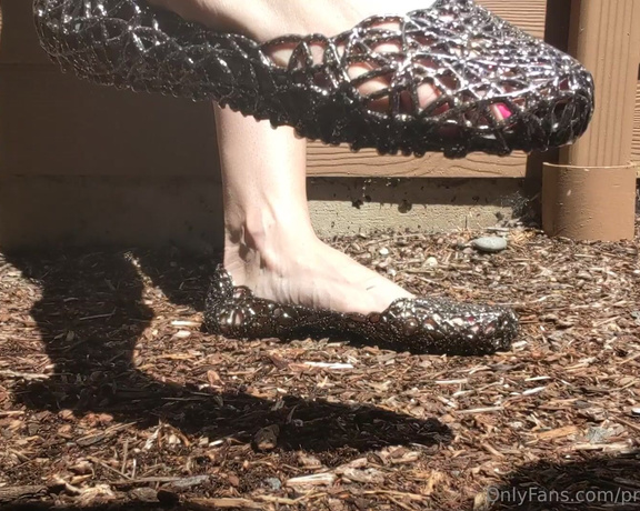 Brandy Elliott aka Premiumbrandy OnlyFans - Jellys with Pink Toes Outside in the warm sunshine and enjoying the heat I play around with my nice