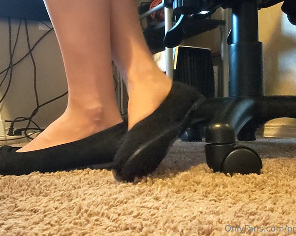 Brandy Elliott aka Premiumbrandy OnlyFans - Flats with Nylons Shoe Play Working at my desk I noticed you watching my feet I dangle and smack