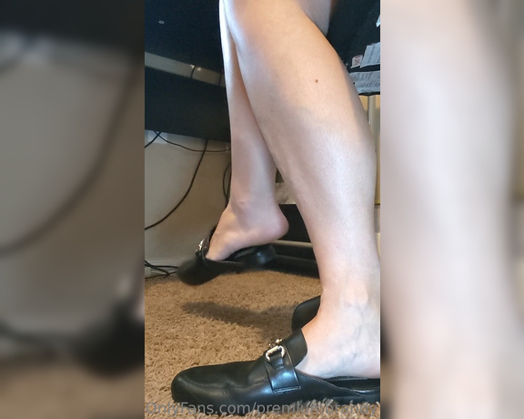 Brandy Elliott aka Premiumbrandy OnlyFans - Red Toes Mules Play Working at my desk I noticed you watching my feet I dangle and smack my mules,