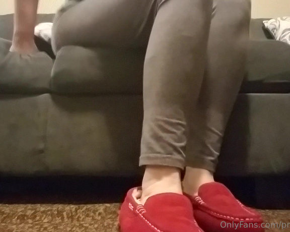 Brandy Elliott aka Premiumbrandy OnlyFans - Red Moccasins Shoe Play I tease you by playing with my moccasins Slowly slipping them off to dangle