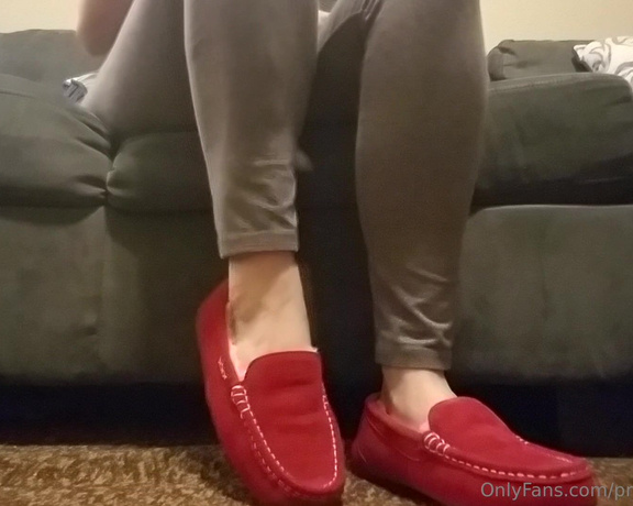 Brandy Elliott aka Premiumbrandy OnlyFans - Red Moccasins Shoe Play I tease you by playing with my moccasins Slowly slipping them off to dangle