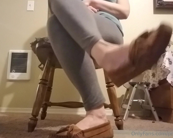Brandy Elliott aka Premiumbrandy OnlyFans - Moccasin Shoe Play I tease you by playing with my moccasins Slowly slipping them off to dangle and