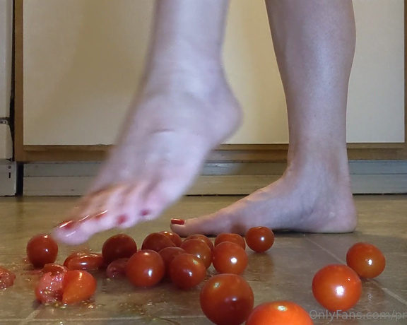 Brandy Elliott aka Premiumbrandy OnlyFans - Tomatoes You know what to cherry tomatoes with my toes and feet