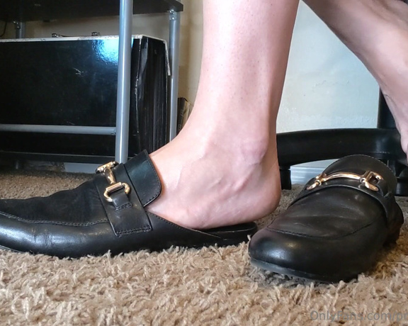 Brandy Elliott aka Premiumbrandy OnlyFans - Mules Orange Toes With Insole Inspection Working at my desk I noticed you watching my feet I dangle