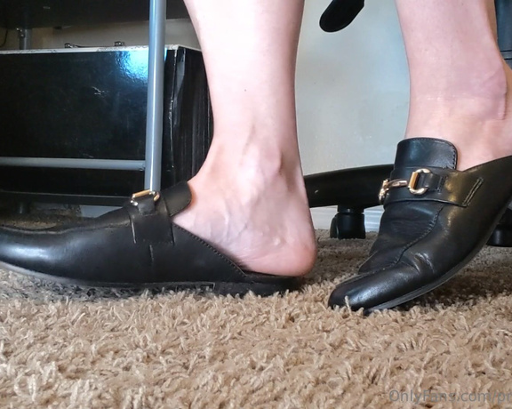Brandy Elliott aka Premiumbrandy OnlyFans - Mules Orange Toes With Insole Inspection Working at my desk I noticed you watching my feet I dangle
