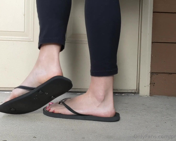 Brandy Elliott aka Premiumbrandy OnlyFans - Red Toes Flip Flop Play Outside on the porch showing off these red toes in my black flip flops Play