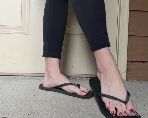 Brandy Elliott aka Premiumbrandy OnlyFans - Red Toes Flip Flop Play Outside on the porch showing off these red toes in my black flip flops Play