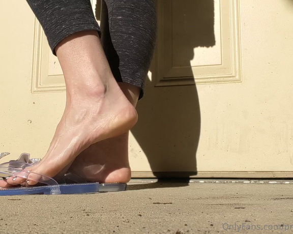 Brandy Elliott aka Premiumbrandy OnlyFans - Holographic Toes in Clear Flip Flop Play Outside showing off these beautiful holographic toes