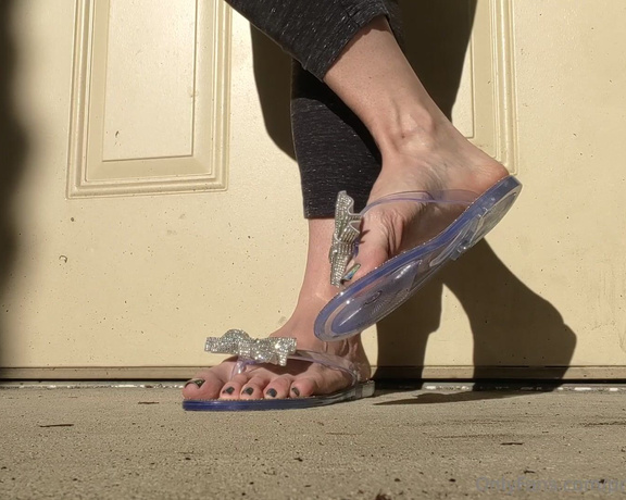 Brandy Elliott aka Premiumbrandy OnlyFans - Holographic Toes in Clear Flip Flop Play Outside showing off these beautiful holographic toes