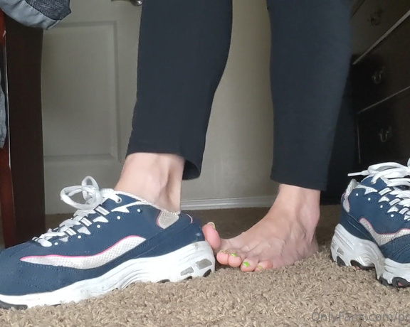 Brandy Elliott aka Premiumbrandy OnlyFans - Stinky Shoe and Sock Removal JOI Slowly removing my sweaty stinky shoes and socks for you, letting