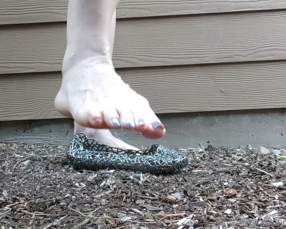 Brandy Elliott aka Premiumbrandy OnlyFans - Jelly Shoe Play Outside enjoying the warm air and playing around with my jelly shoes I slip them